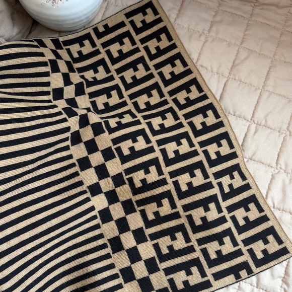 🩷Stunning Fendi Zucca Scarf.❤️Authentic and 99% new. - Picture 12 of 12